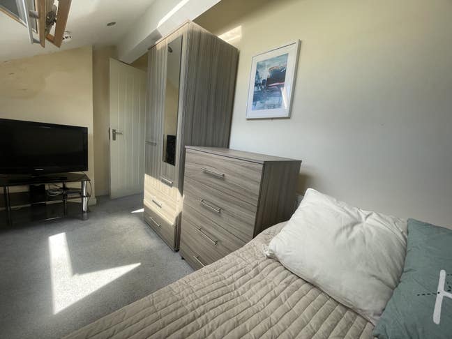  Wortley: Room for professionals  Main Photo