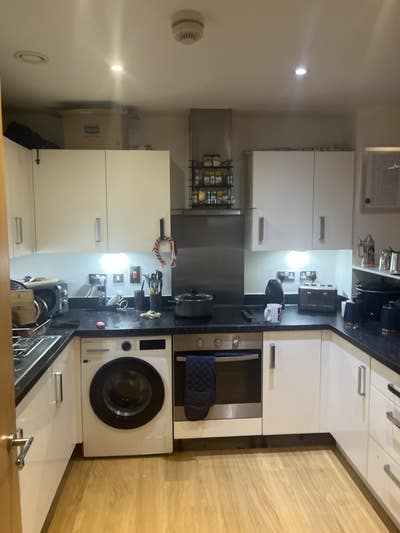 Professional Tenant Required 1st floor Double  Main Photo