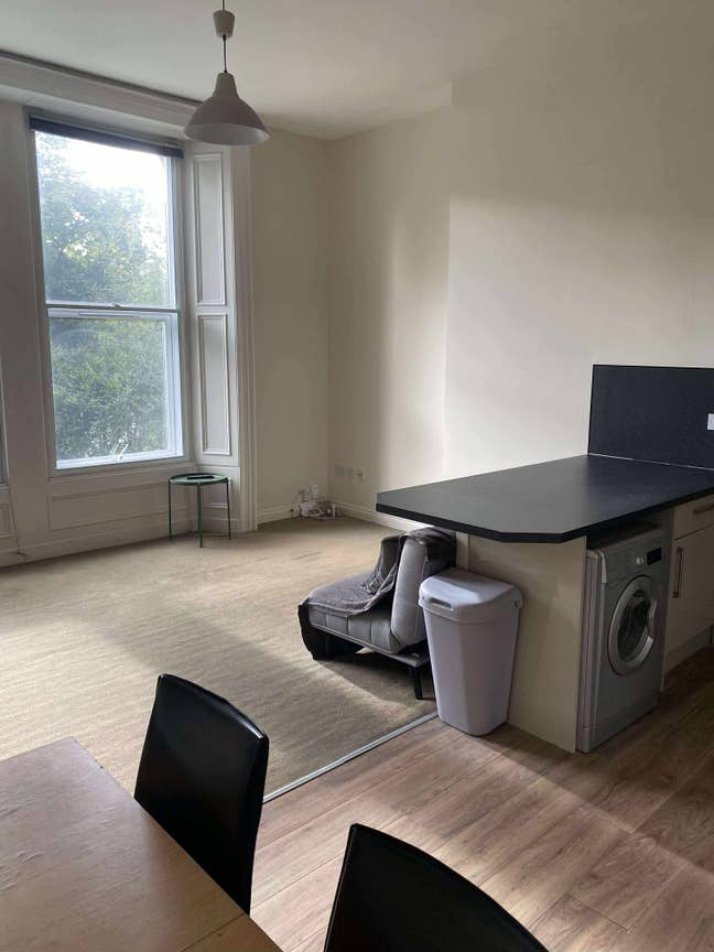 1 room to rent in 3 bed shared flat Main Photo