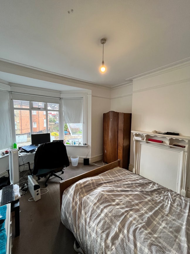 Nice double room with good views in Wimbledon  Main Photo