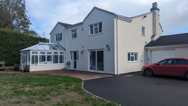 Professional Houseshare close to M5 Main Photo