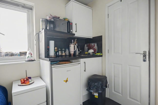 3 Rooms available Main Photo