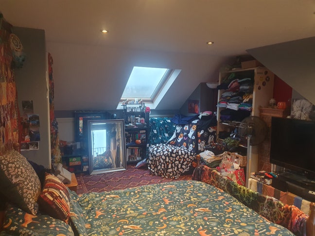 Beautful En-suite Top Floor room with great view. Main Photo