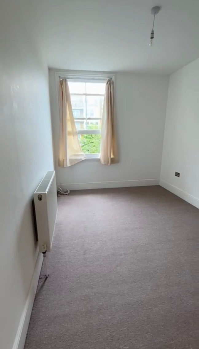 Partially Unfurnished Double room in Hove  Main Photo