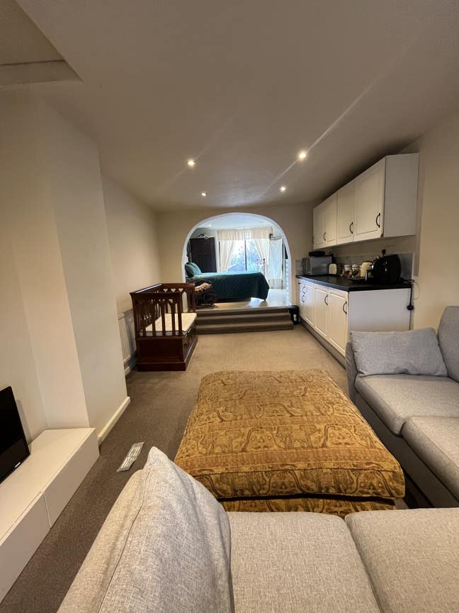 Live in landlady. 3 rooms in 1 space with ensuite  Main Photo