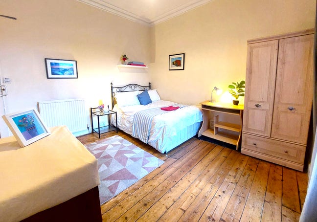 Double rooms, quiet street near town centre Main Photo