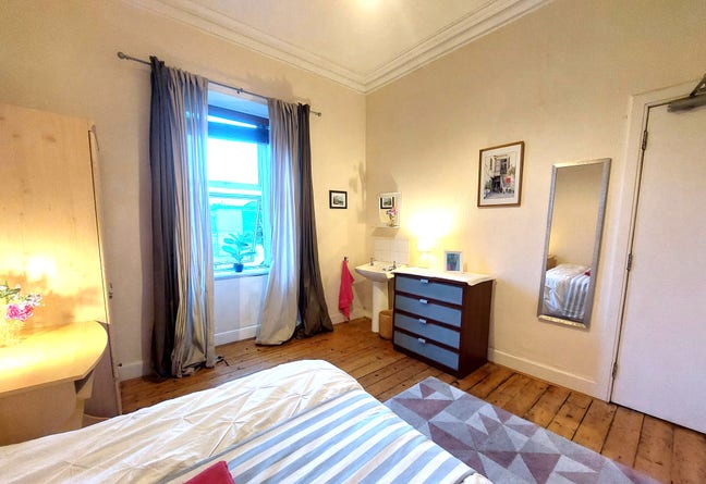 Double rooms, quiet street near town centre Main Photo
