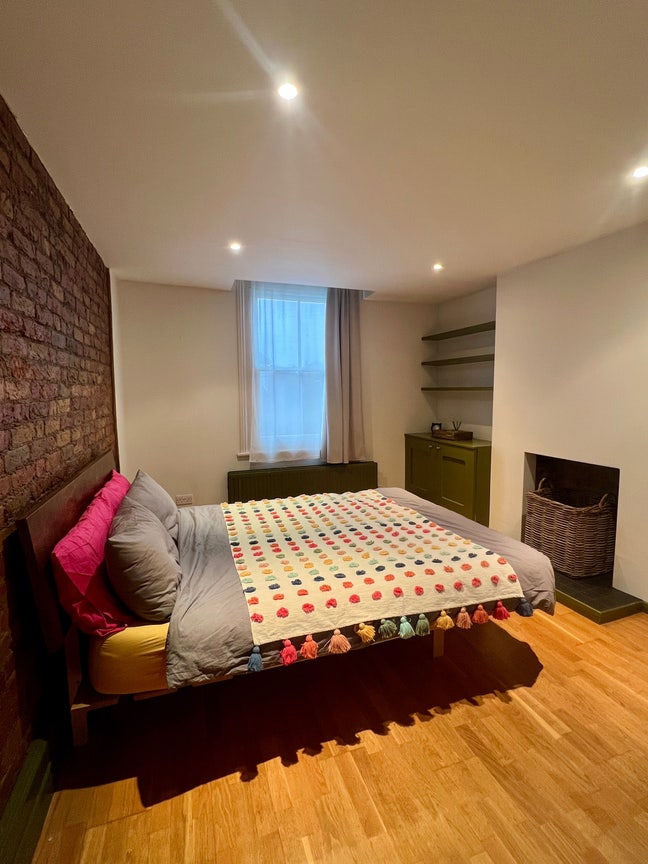 LOVELY Double room in 2 bed - Near East Croydon Main Photo