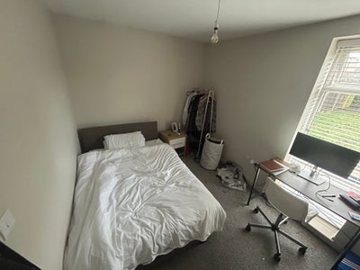 Double bedroom available in West Acton! Main Photo