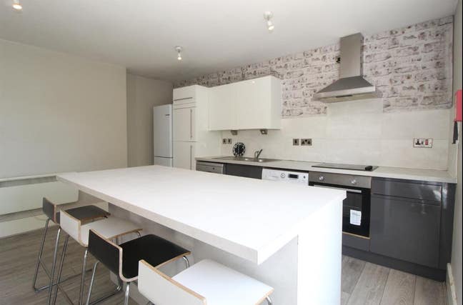 Three bedroom, two bathroom, first floor apartment Main Photo