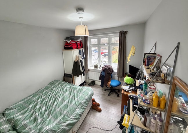 Large Bright Double Room - Lovely house   Main Photo