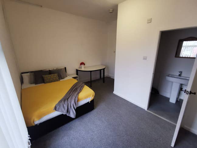 Ensuite/Nr Retail Park, Town & Bus/Only 4 Sharing Main Photo