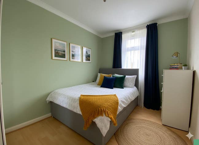 Beautiful Room - 5min to DLR - Friendly Location! Main Photo