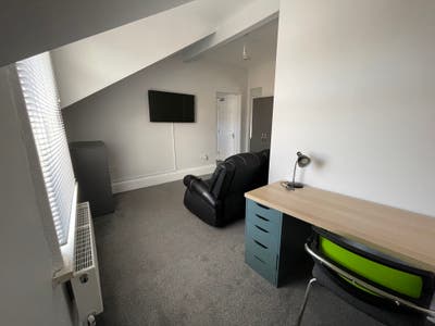 Large Ensuite Apartment, + Lounge, All Bills Inc Main Photo