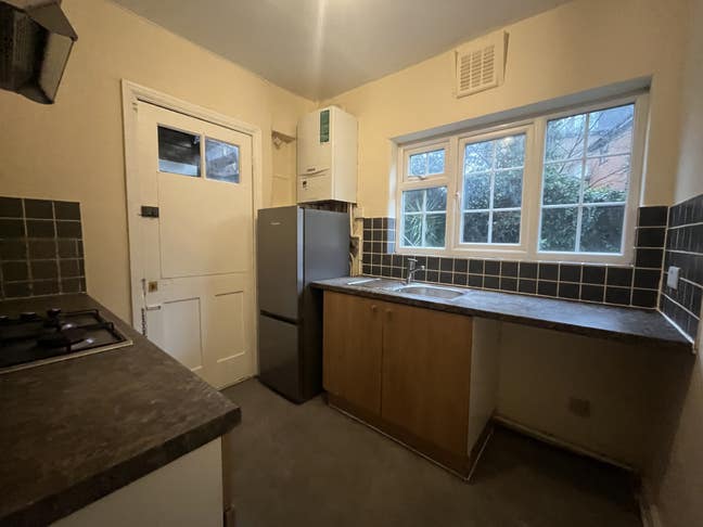Stunning Refurbished 2 Bed Flat to rent in Acton  Main Photo