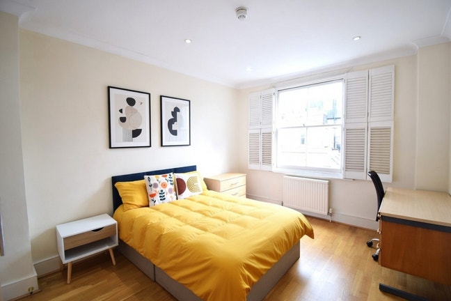 Double room in A modern House SW6 - Best Area !  Main Photo