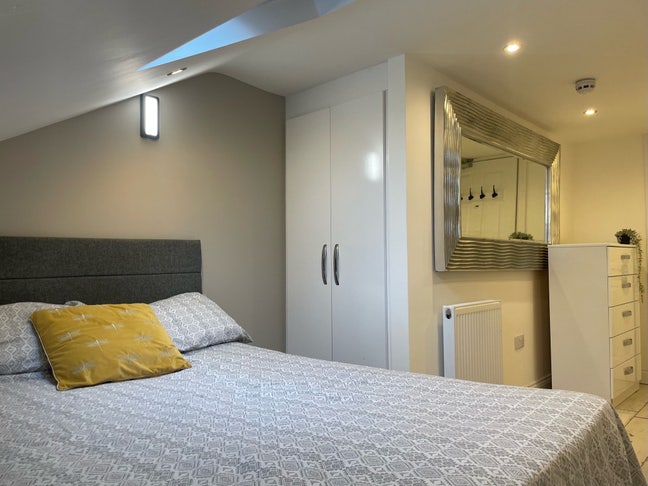 Designer 9 Bed House Fallowfield Main Photo