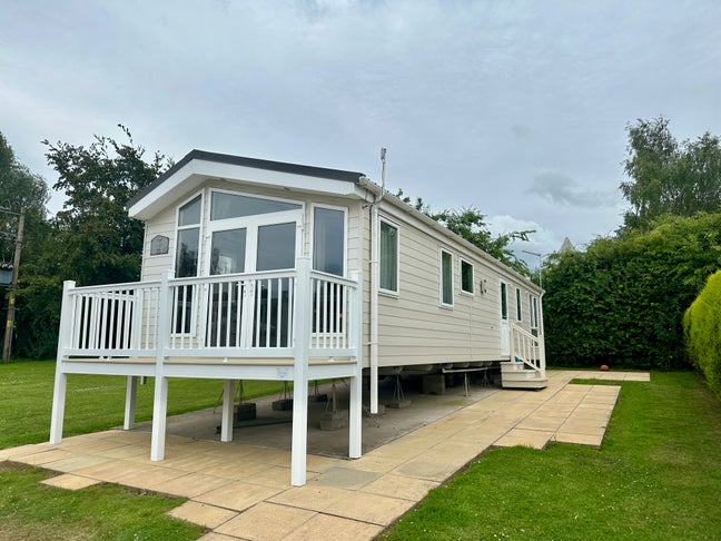 2 bedroom large caravan Main Photo