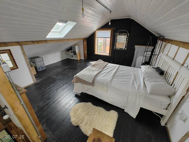 Extra large double room, lots of parking Main Photo