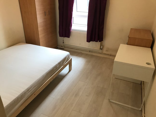 One Double Room available @Poplar Main Photo