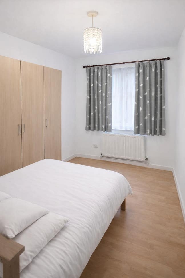 Balham. Central location and living room space. Main Photo