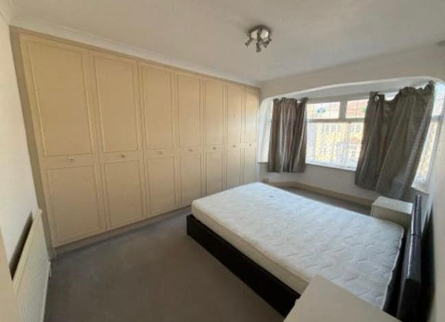 Spacious Double Room In A Luxury House - IG2 Main Photo