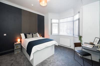 Room in modern HMO Avail NOW! Main Photo