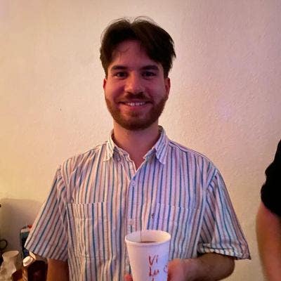 Internship-student for 6 months seeks single room Main Photo