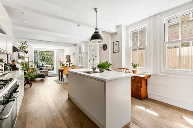 Beautiful 2 bed Balham garden flat available Main Photo