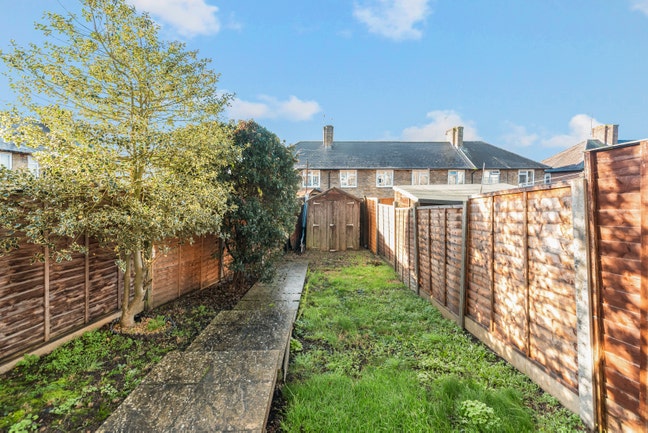 Three Bedroom Family Home SM4 Main Photo