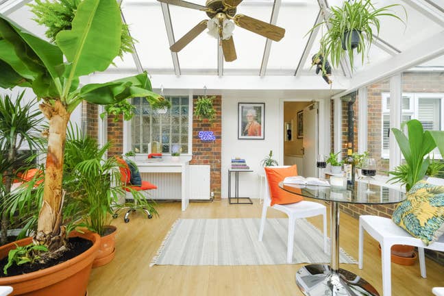 Huge Furnished Room With Private Conservatory Main Photo