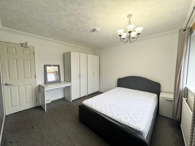 Great location for work and leisure Main Photo