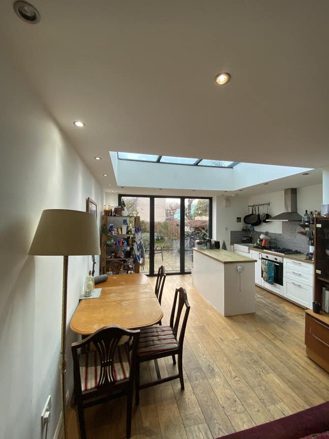 SHORT TERM 2/02 - 20/03 Main Photo