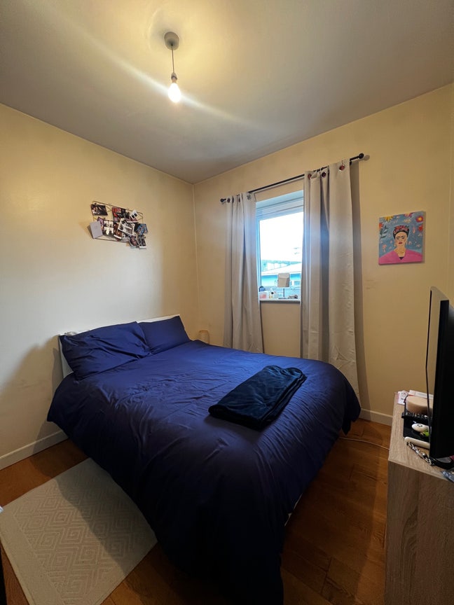 1 bedroom available in 2 bedroom apartment  Main Photo