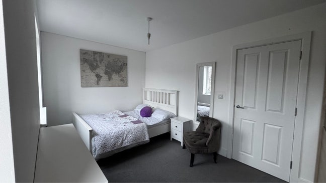 Spacious Double Room Available Main Photo