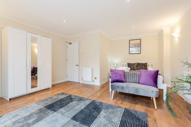 Large Room in Ashford Main Photo