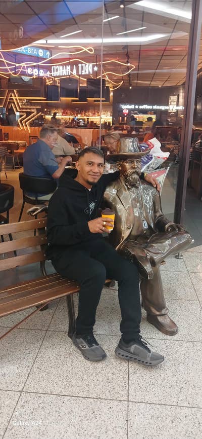 Professional Male seeks a single or double room Main Photo