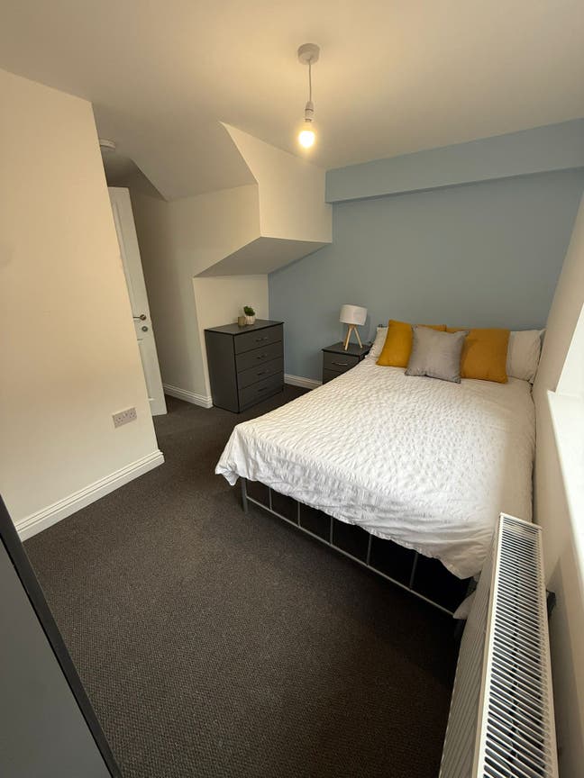 Large En-suite Double Rooms - Fully Furnished Main Photo