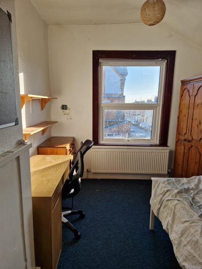Perry Street. One Room available in spacious house Main Photo