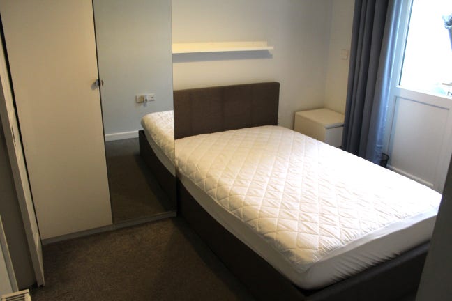 Double Ensuite Room Available Main Photo