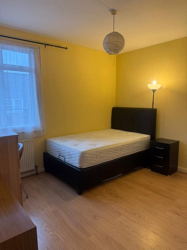 En-Suite Room – 2 Mins to East Acton Station, W12 Main Photo