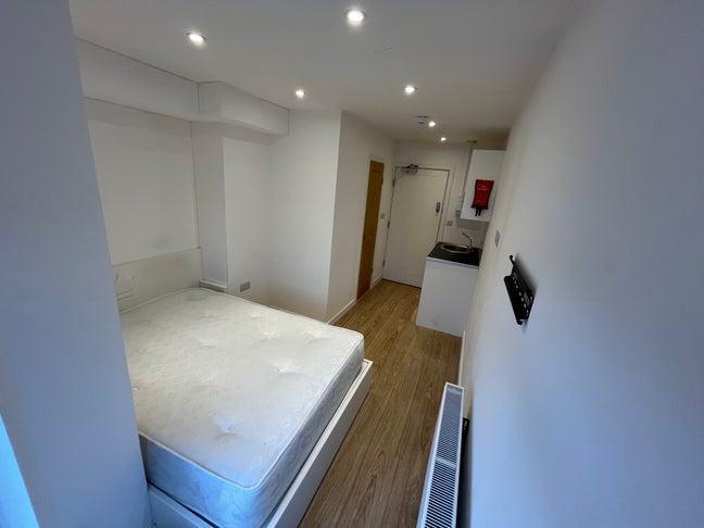 Self-Contained Studio with Ensuite – Bills inc. Main Photo