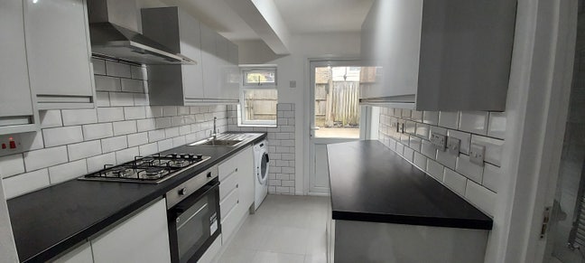 Renovated 2 Bedroom Flat in Tooting Broadway Main Photo