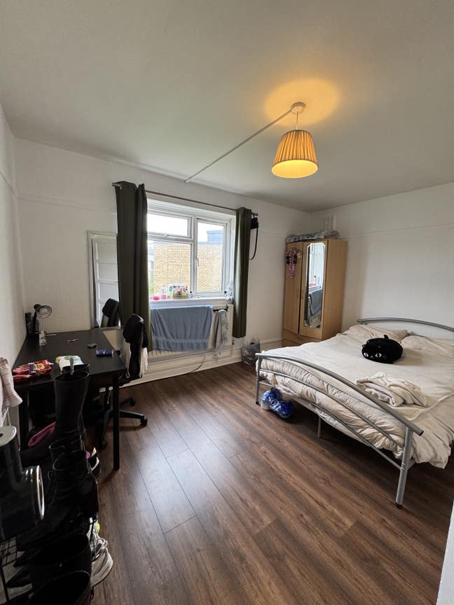 Spacey double room, friendly flat, Shepherd's Bush Main Photo