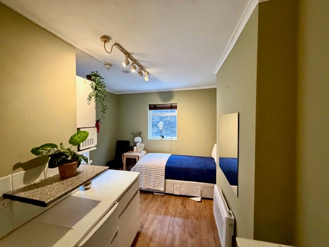 Self-contained single studio in Pimlico Main Photo