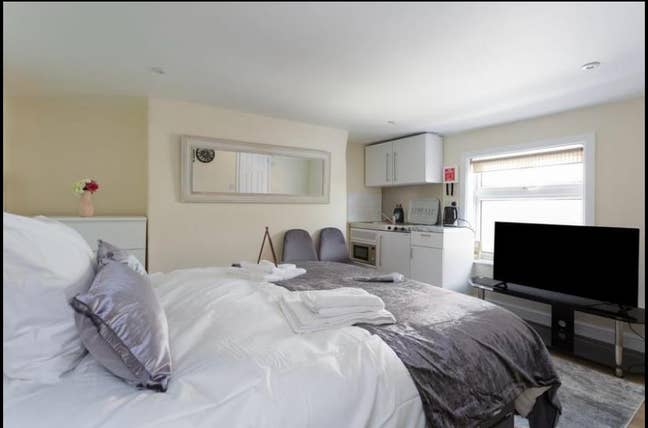 Stunning Studios SO14 | Bills Inc | Couples 👍👍 Main Photo