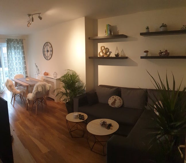 Spacious double bedroom with private bathroom  Main Photo