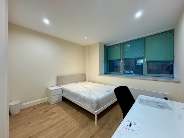 Newly Refurbished En-suite Double Rooms Main Photo