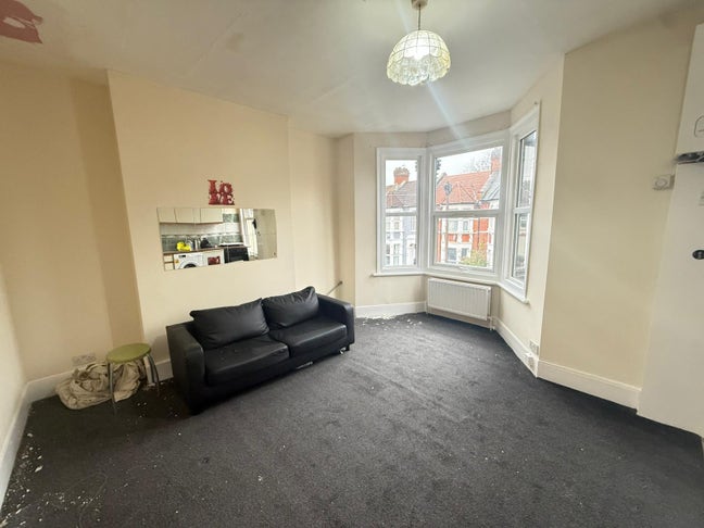 Nice 1 bed flat in Abbotsford Road N15 Main Photo