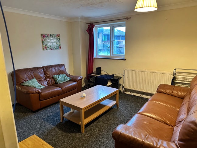 1 single room &pound;430 pcm including bills- Canterbury Main Photo